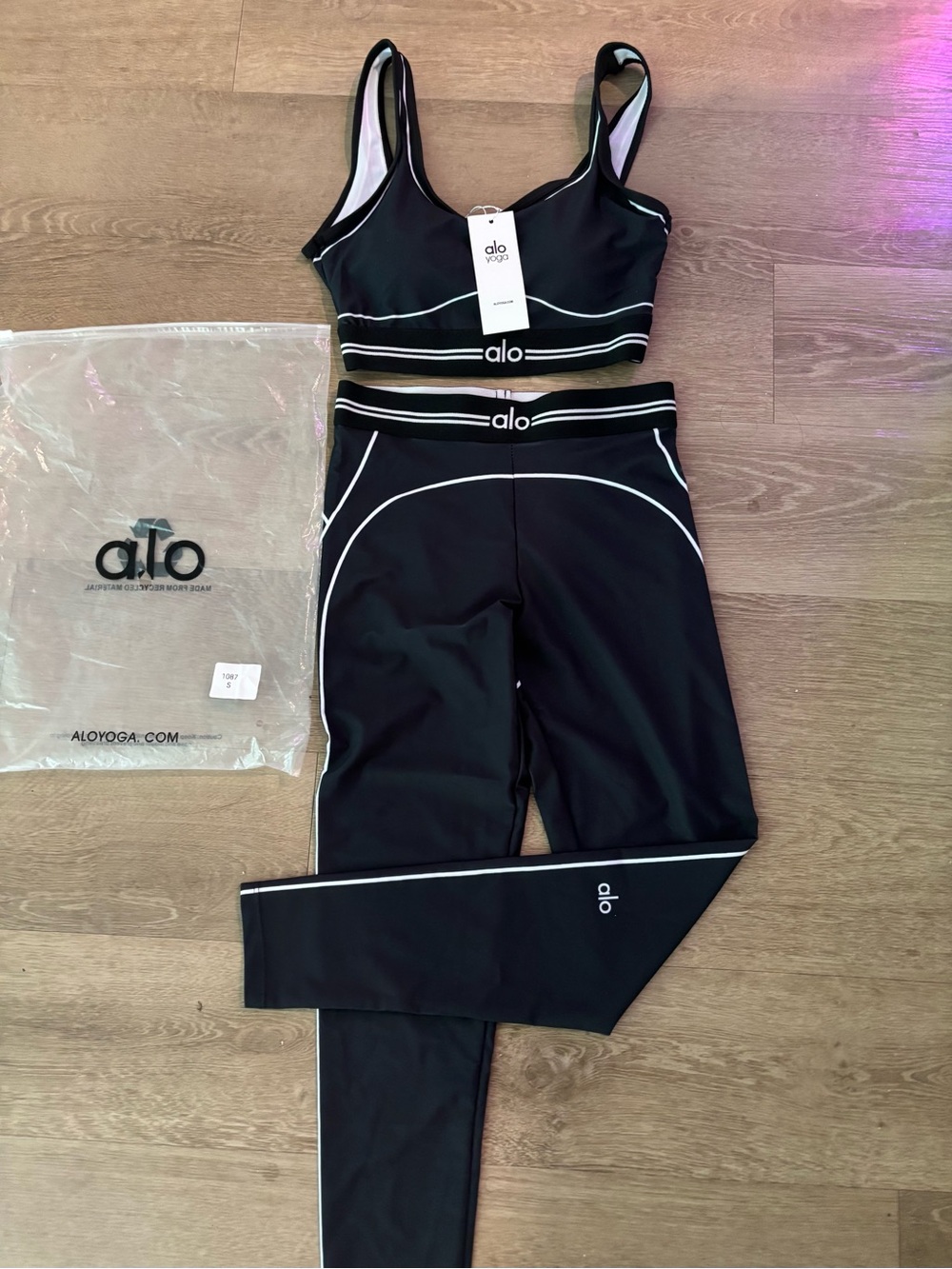 ALO Yoga Black Activewear Set with White Piping